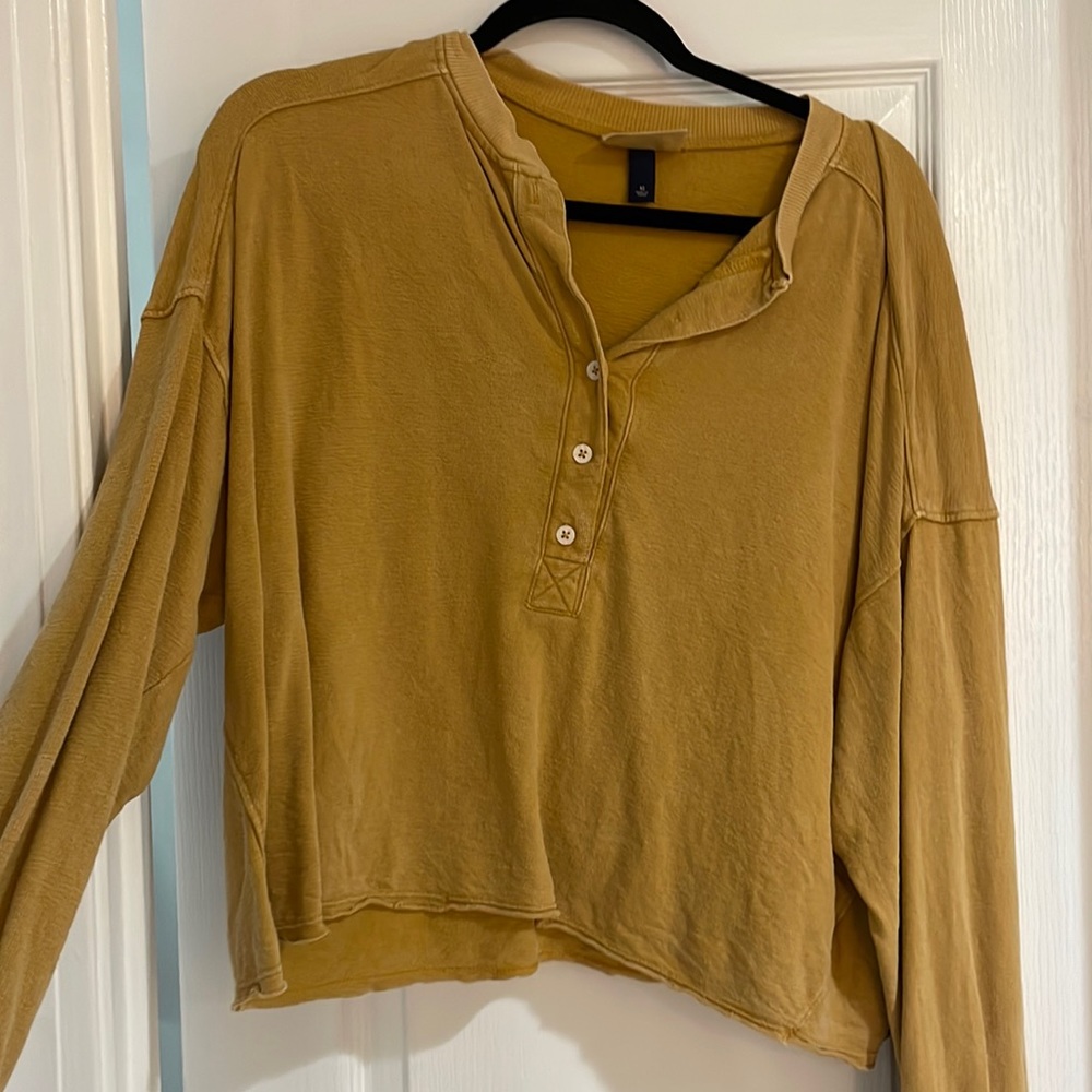 Comfy long sleeve shirt. Size: M